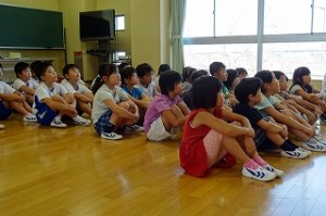 s-DSC05444 みんなお話に引き込まれています\