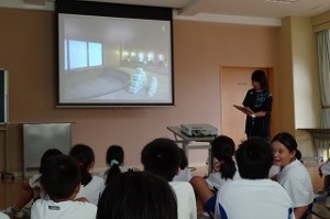 s-DSC05487 施設の下見時の写真を活用して、児童たちがイメージをもちやすいようにしています\