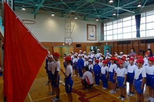 s-DSC05639 開会のことば(1年生)、選手宣誓(6年生)等、開会式のリハーサルを実施