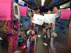 s-IMG_0031 車中でのレクの様子です\