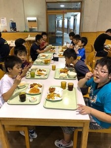 s-IMG_2706 「もぐもぐ」と、美味しそうです\