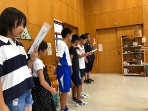 s-IMG_2728 係の人が中心になり、退所式を行っています\