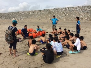 s-image4 こちらは海岸に移動した「いかだチーム」\