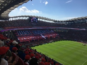 s-IMG_1913 アントラーズ応援団と巨大な横断幕\