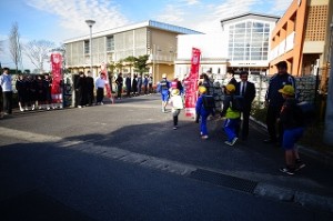 s-DSC06242 卒業生や中学校職員、青少年相談員、PTA役員と多くの方が参加してくださいました