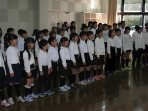 s-IMG_9176 ホワイエでの練習の様子\